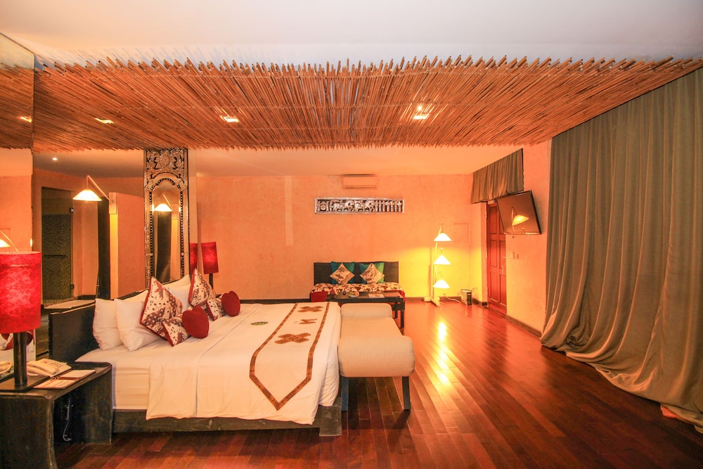 Deluxe Suite - Photo 8