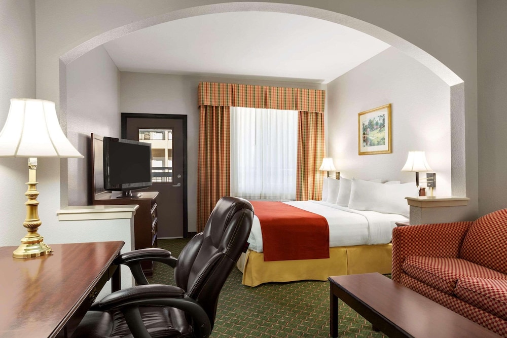 Suite, 1 Bedroom, Non Smoking, Bathtub - Photo 1