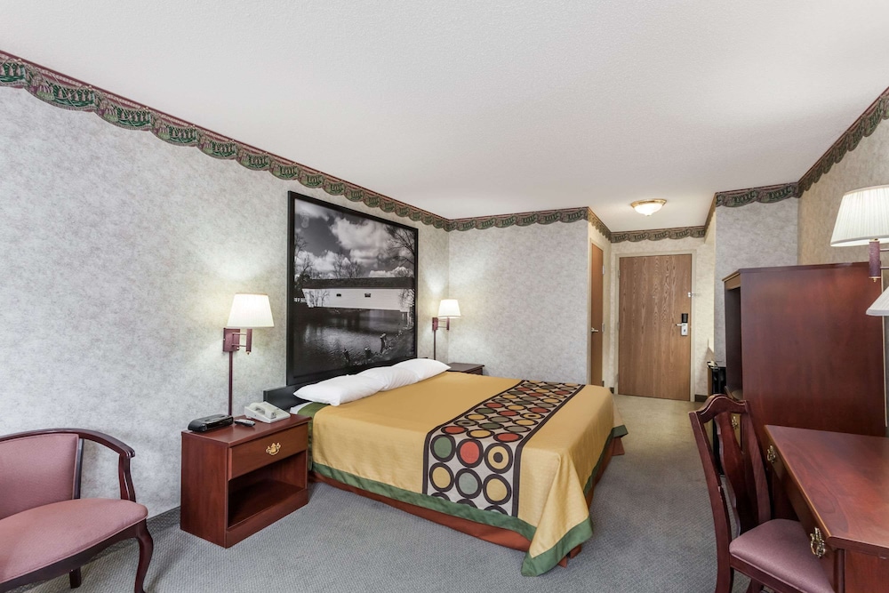 Standard Room, 1 King Bed, Non Smoking - Photo 4