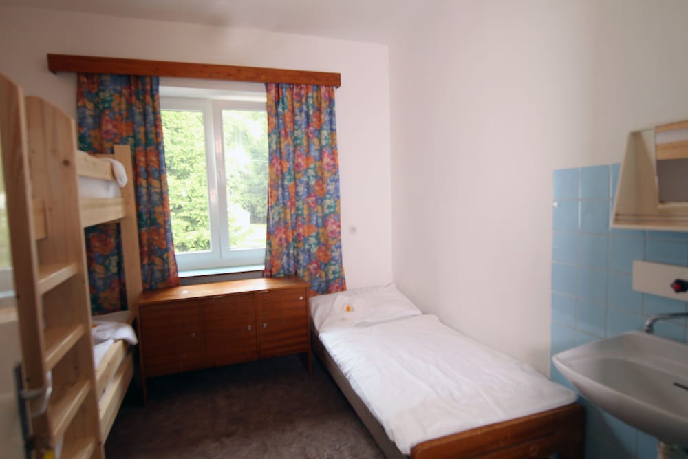 Economy Triple Room with 3 Adults Occupancy (Non Smoking) photo 2
