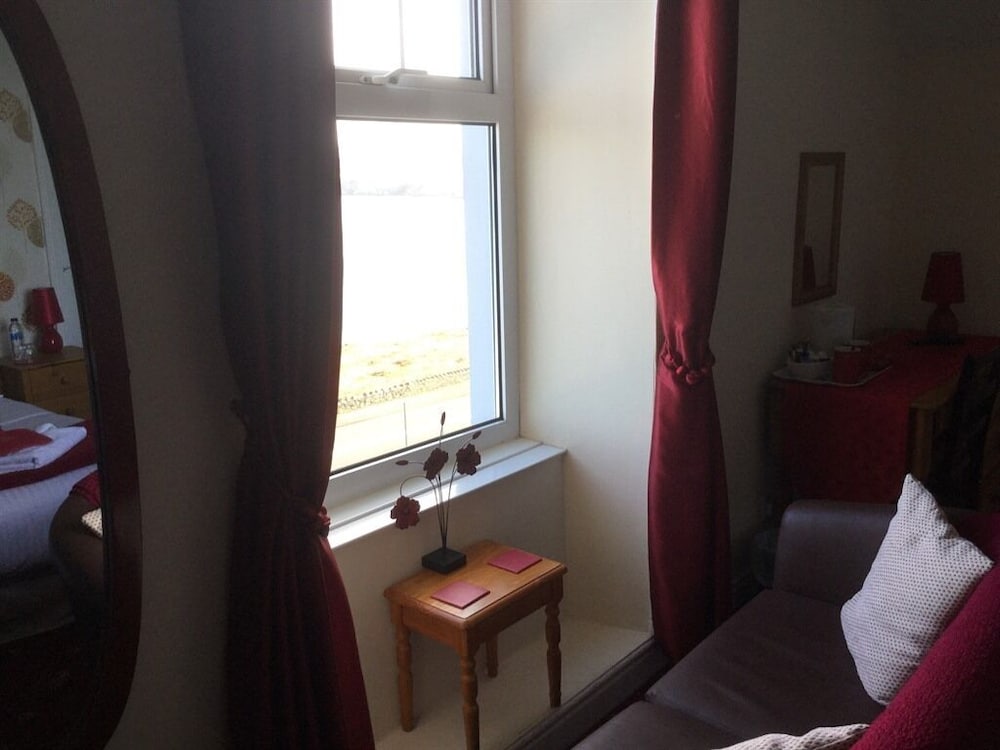 Deluxe Double Room, Ensuite - Photo 2