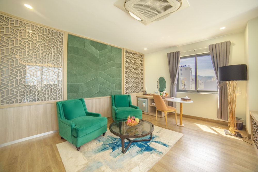 Luxury Room, 1 King Bed, Lake View photo 3