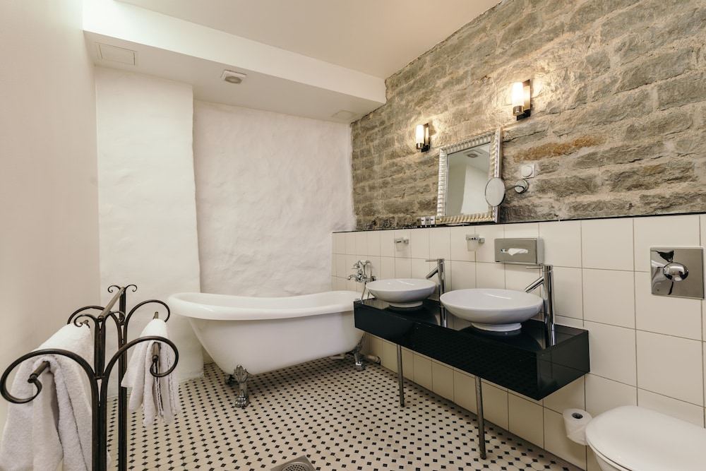 Executive Double Room - Photo 11