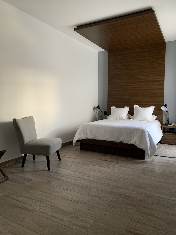 Standard Room, 1 Queen Bed - Photo 1