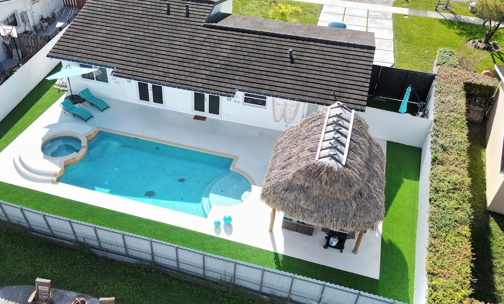Maggie Home In Kendall - Pool And Tiki Bar, Photo 13