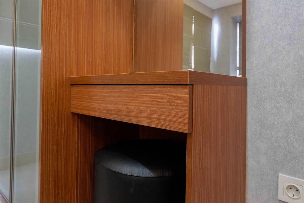 Room - Photo 25