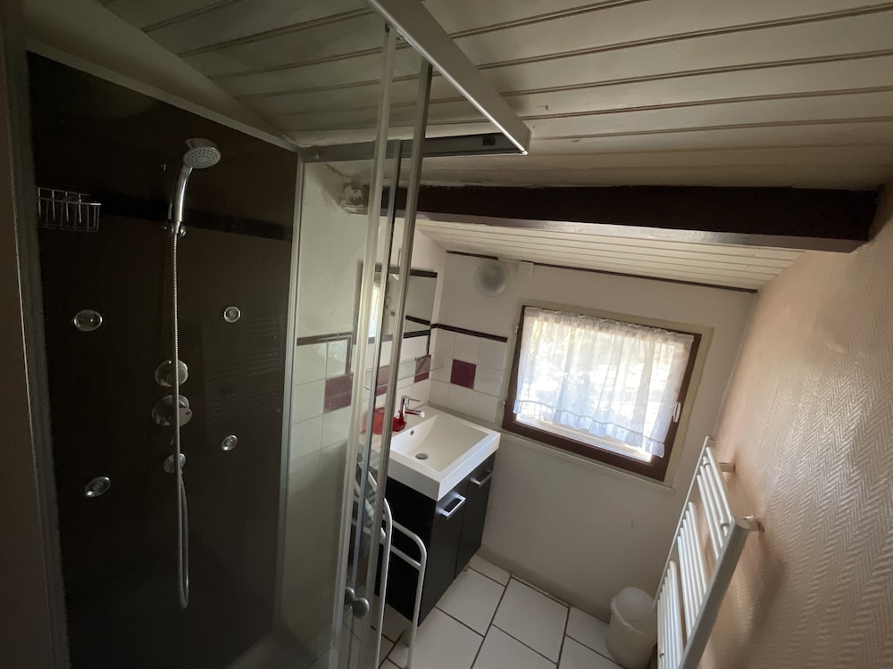 Double Room, Shared Bathroom (Mandarine) photo 2