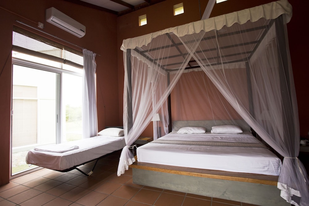 Comfort Chalet, 1 King Bed, Lagoon View photo 1