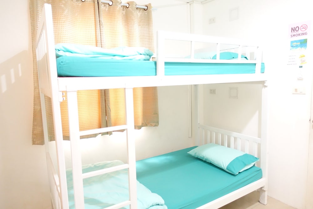 Budget bunk with Shared bathroom photo 2
