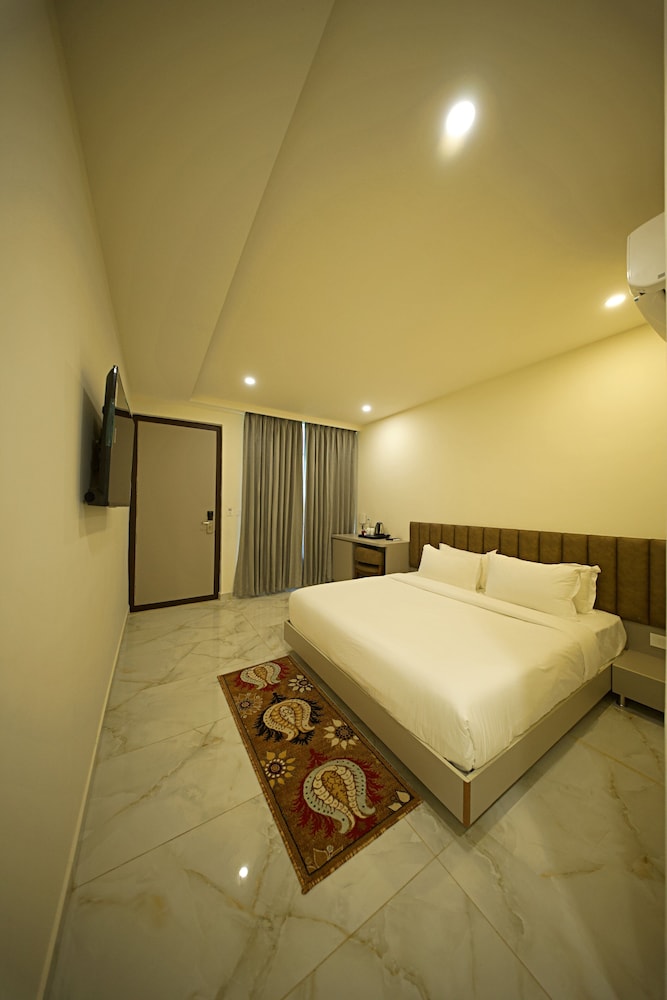 Deluxe Room - Photo 8