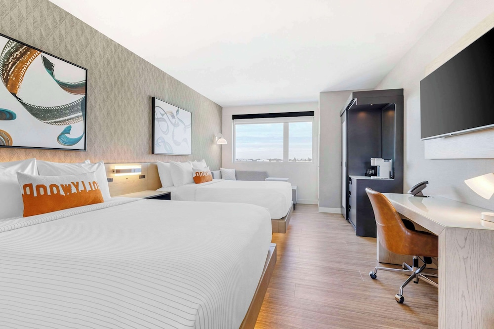 Room, 2 Queen Beds, Non Smoking (Upgrade) - Photo 3
