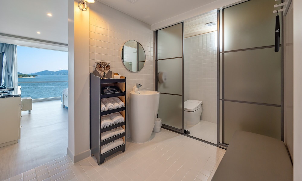 Standard Twin Room - Photo 3