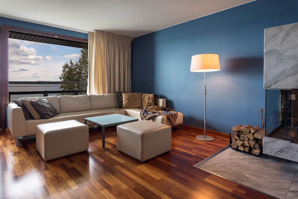 Suite, 1 King Bed, Balcony, Sea View - Photo 3