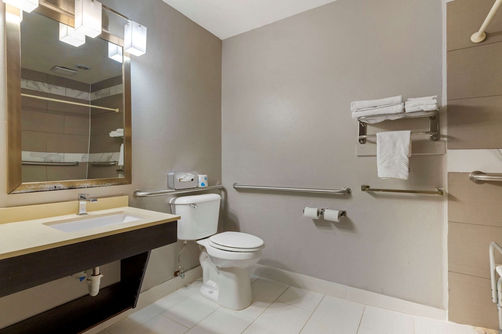 Room, 2 Queen Beds, Accessible, Non Smoking - Photo 3