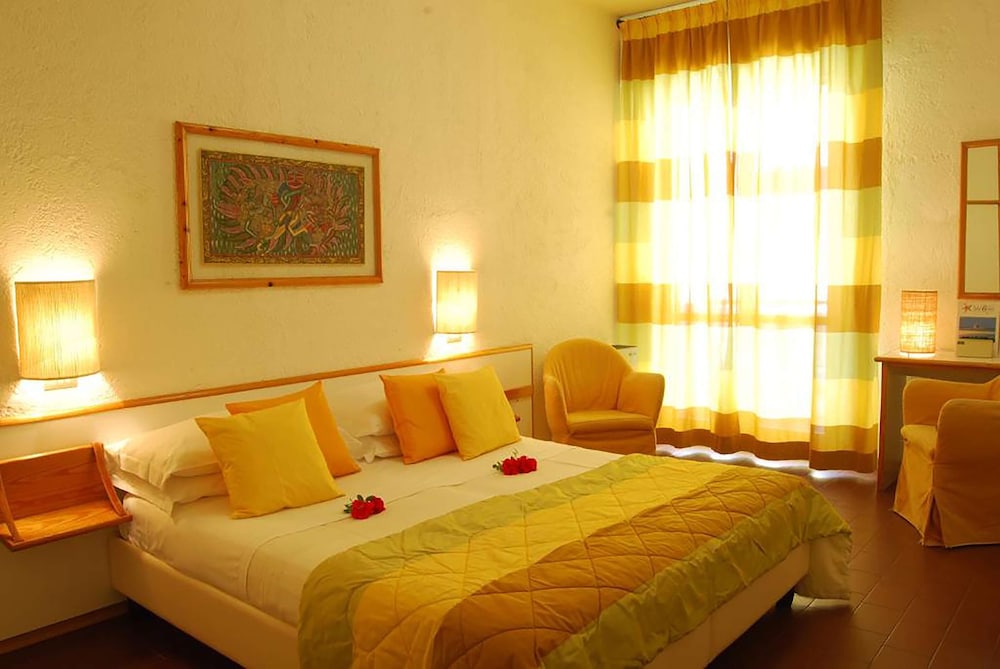 Standard Room, Multiple Beds, Non Smoking - Photo 1
