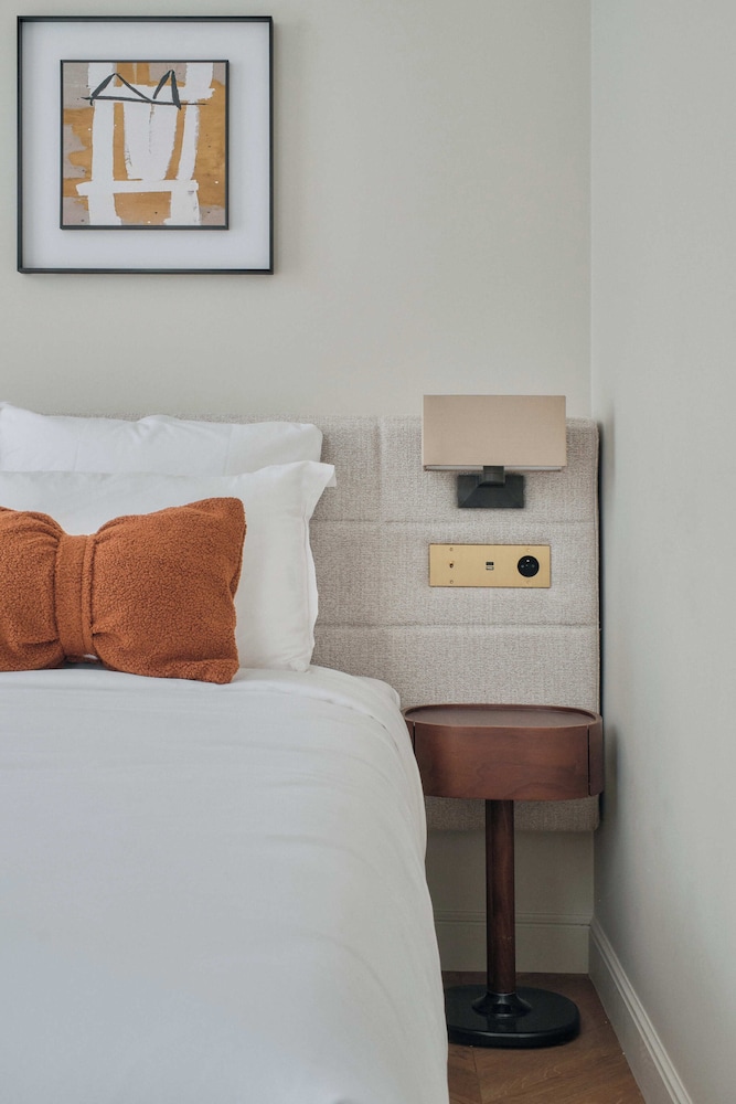 Deluxe One-Bedroom Apartment with Balcony and City View 503
