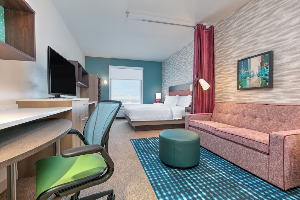 Suite, 1 King Bed - Photo 2