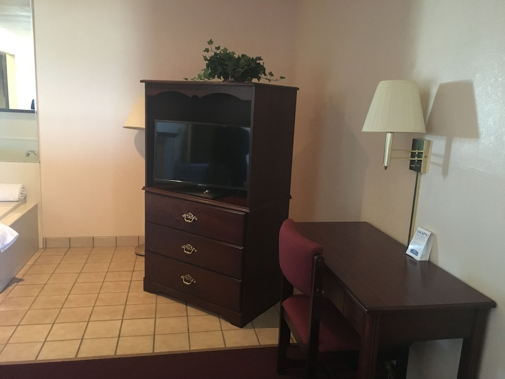 Suite, 1 King Bed, Non Smoking, Jetted Tub photo 1