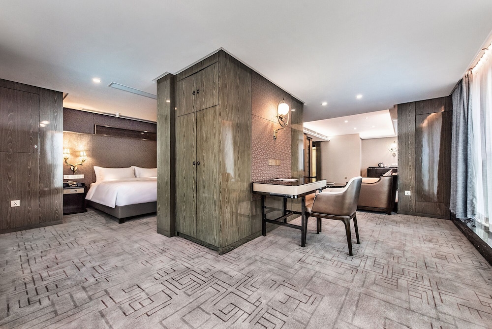 Deluxe Suite, 1 King Bed