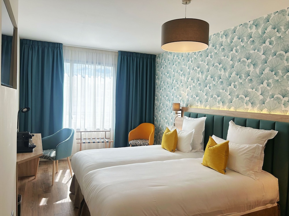 Standard Room, 2 Twin Beds, City View - Photo 4
