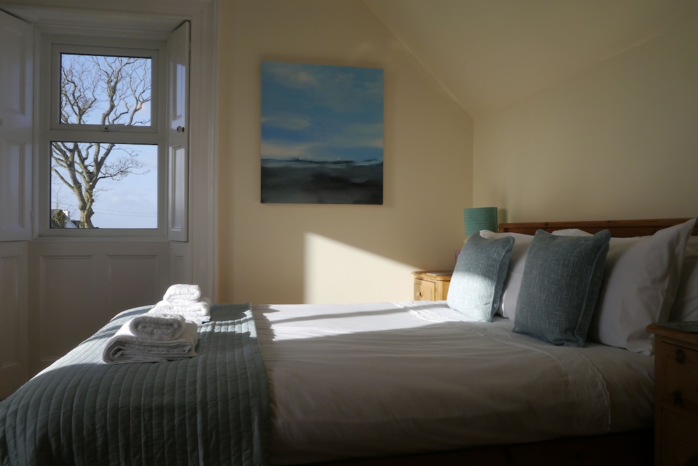 Superior Double Room, 1 King Bed, Sea View (Forget-Me-Not) photo 1