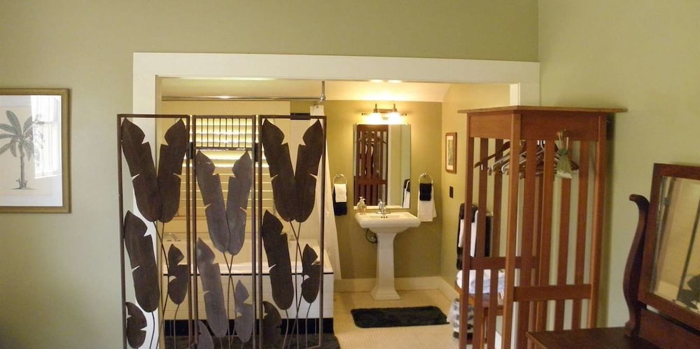 Deluxe Room, Jetted Tub (Inn Waimea) photo 2