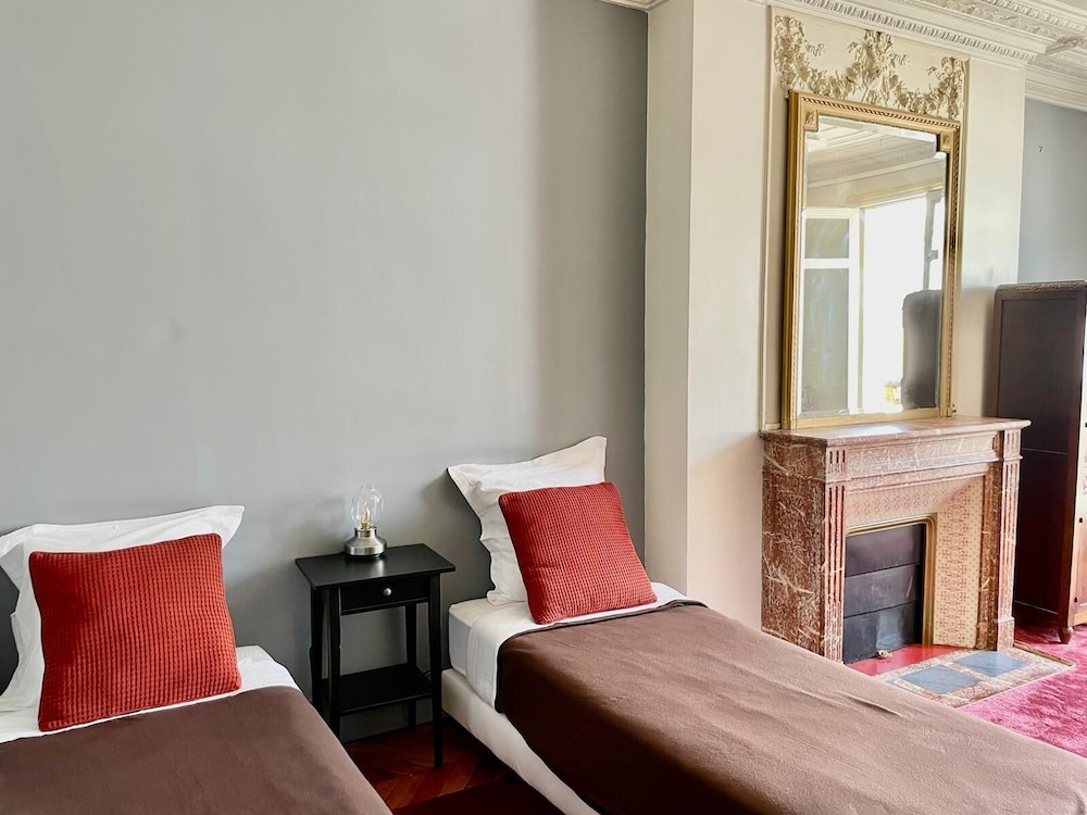 City Apartment, 4 Bedrooms, City View