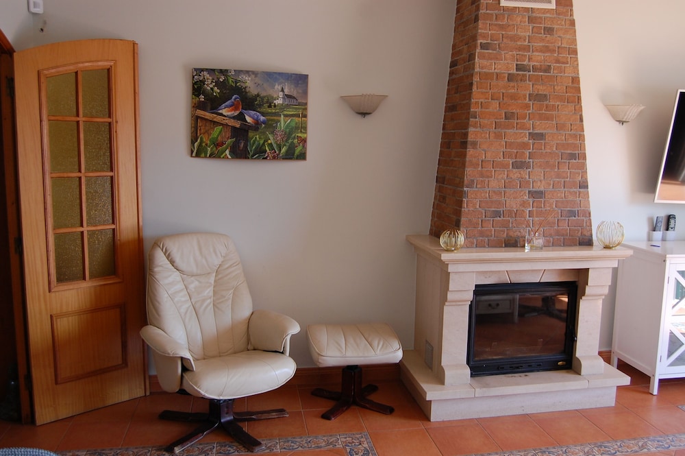 Charming 3-bedroom Villa With Wifi and Central Heating in Beautiful Santa Bárbar, 写真 12