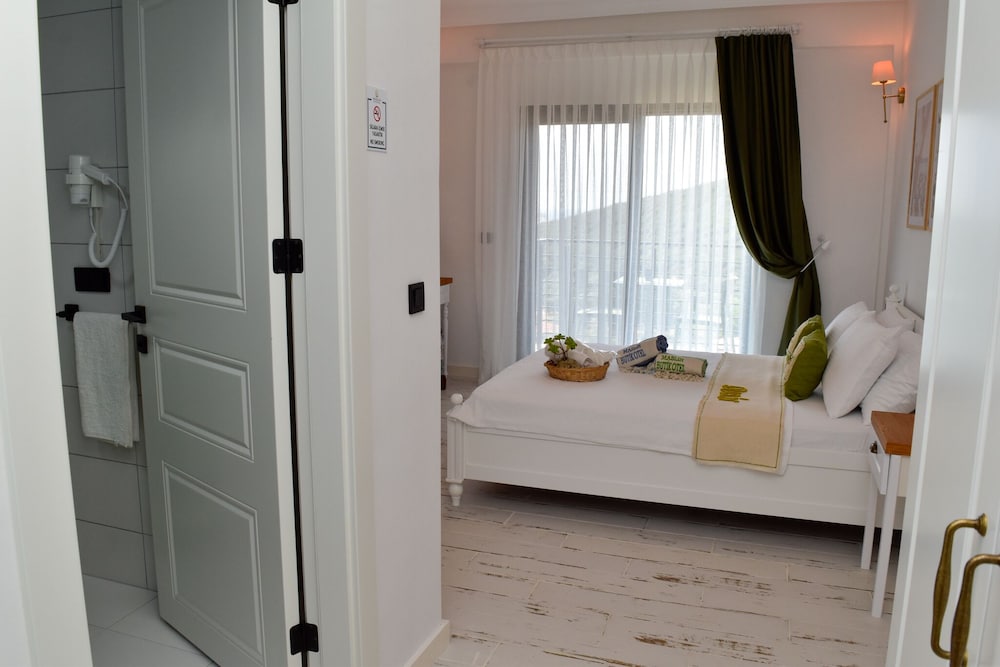 Deluxe Double Room, Balcony, Sea View - Photo 6