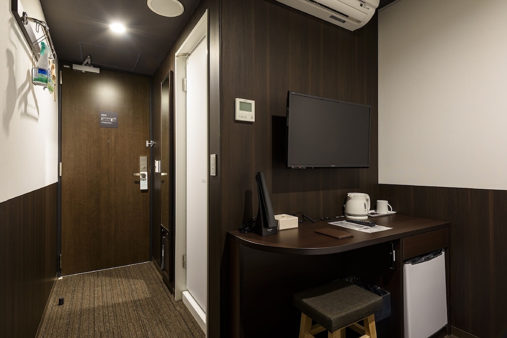Single Room B, Non Smoking (2 Adults, Bed Width 140cm) photo 3