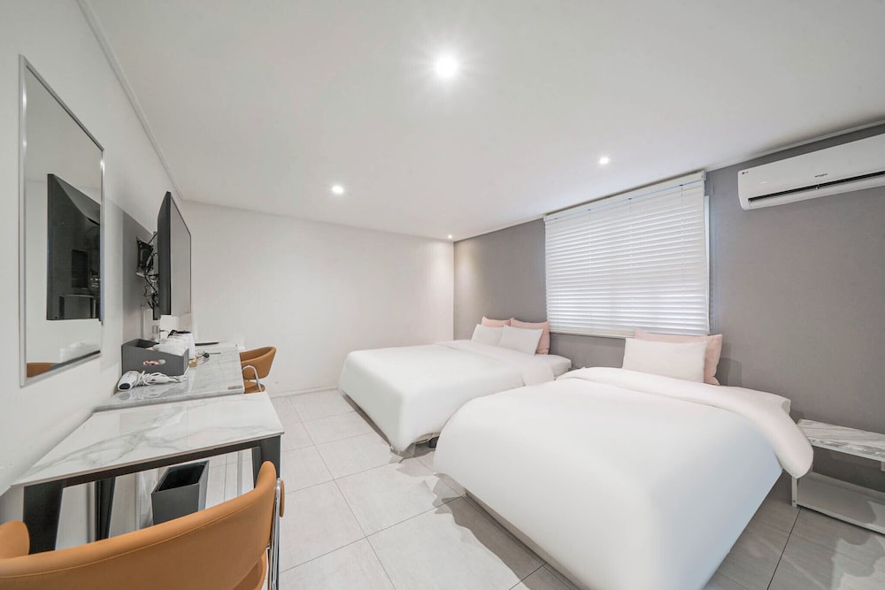 Deluxe Twin Room - Photo 1