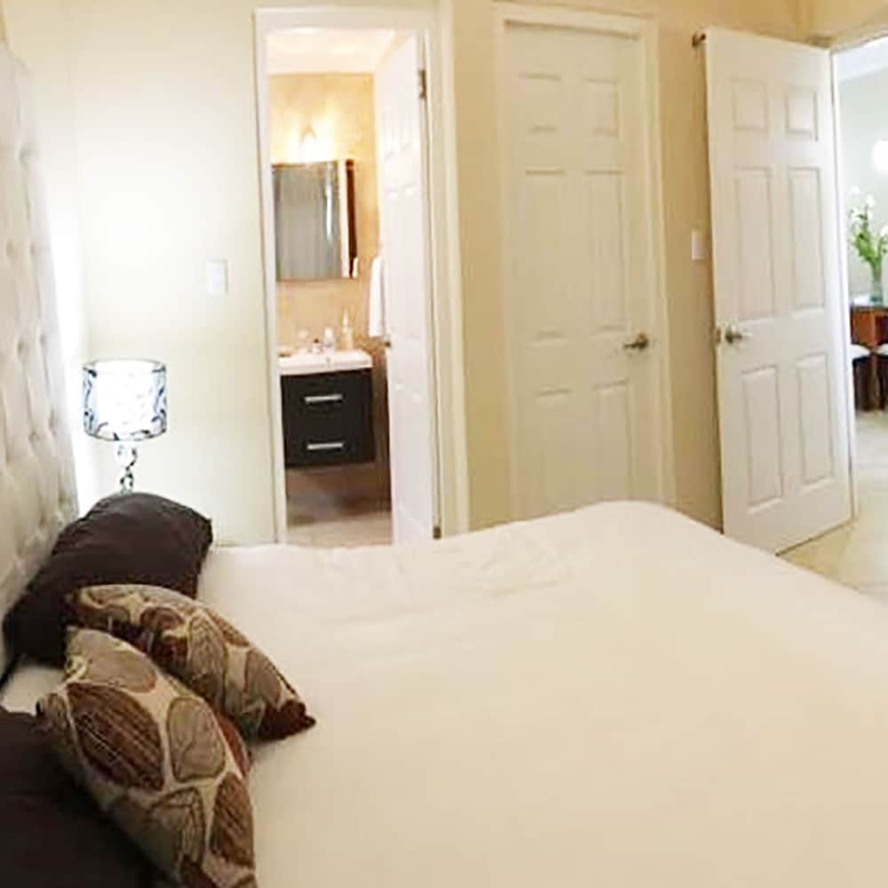 Luxury Condo, 1 Bedroom photo 1