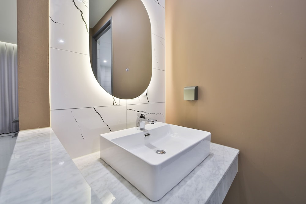 Executive Room - Photo 3