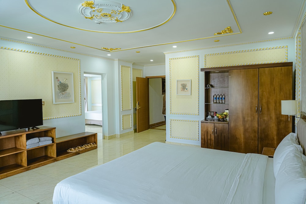 Grand Sapphire Room photo 2