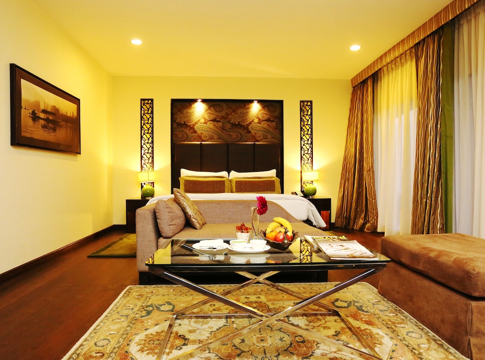 Room, 1 King Bed (Grand Luxury) - Photo 9