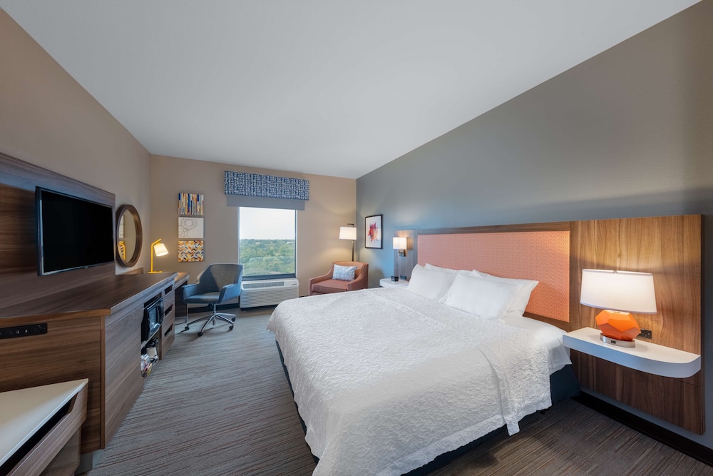 Room, 1 King Bed, Accessible (Hearing) - Photo 3