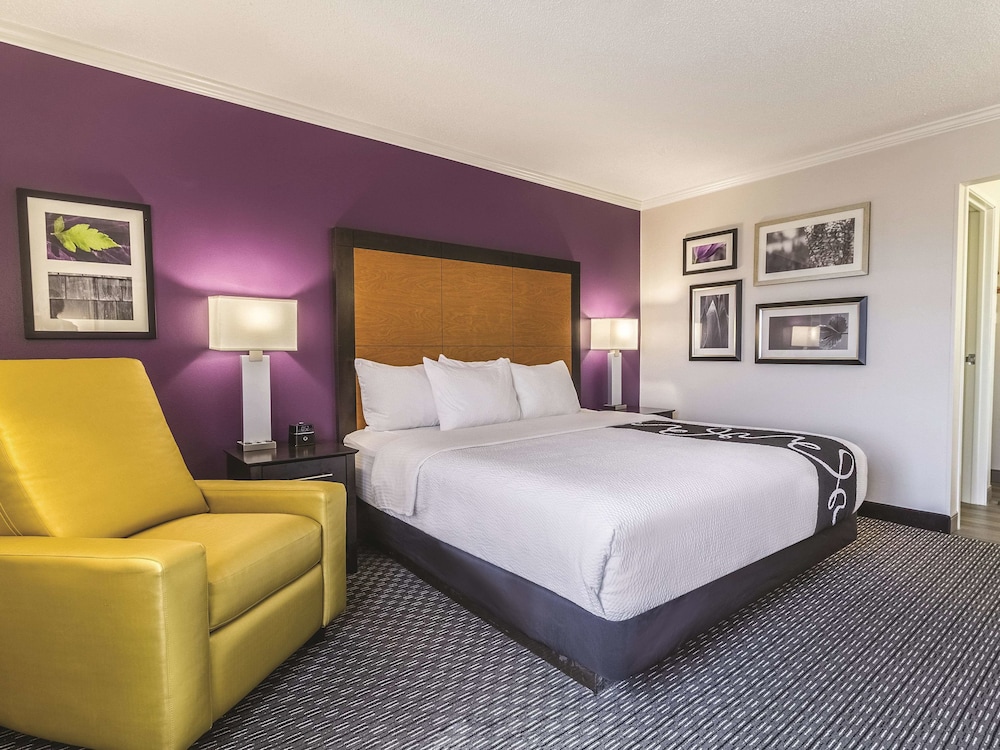 Room, 1 King Bed, Non Smoking - Photo 2