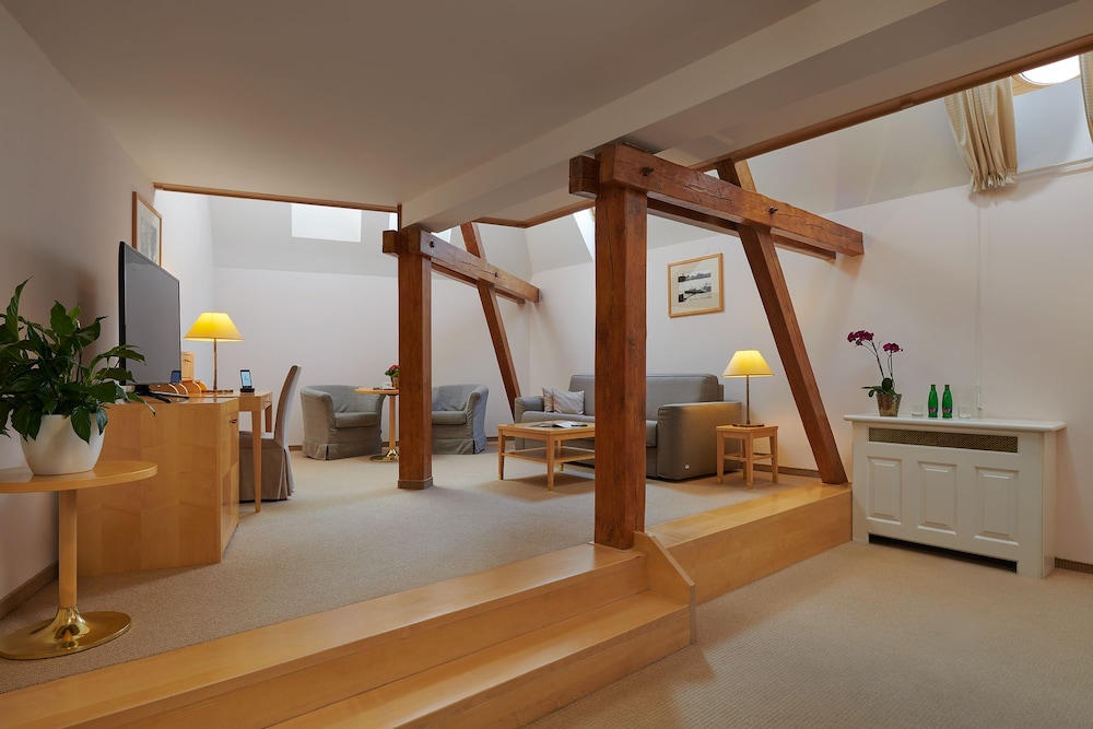Skyloft Junior Suite thumbnail 5