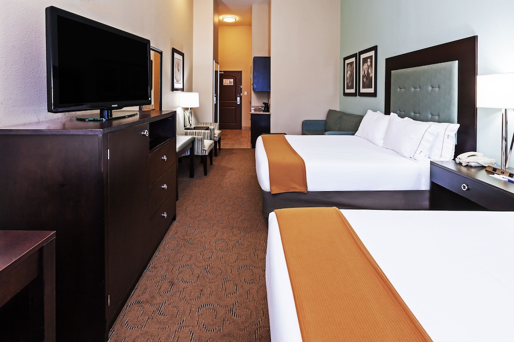 Suite, 2 Queen Beds - Photo 3