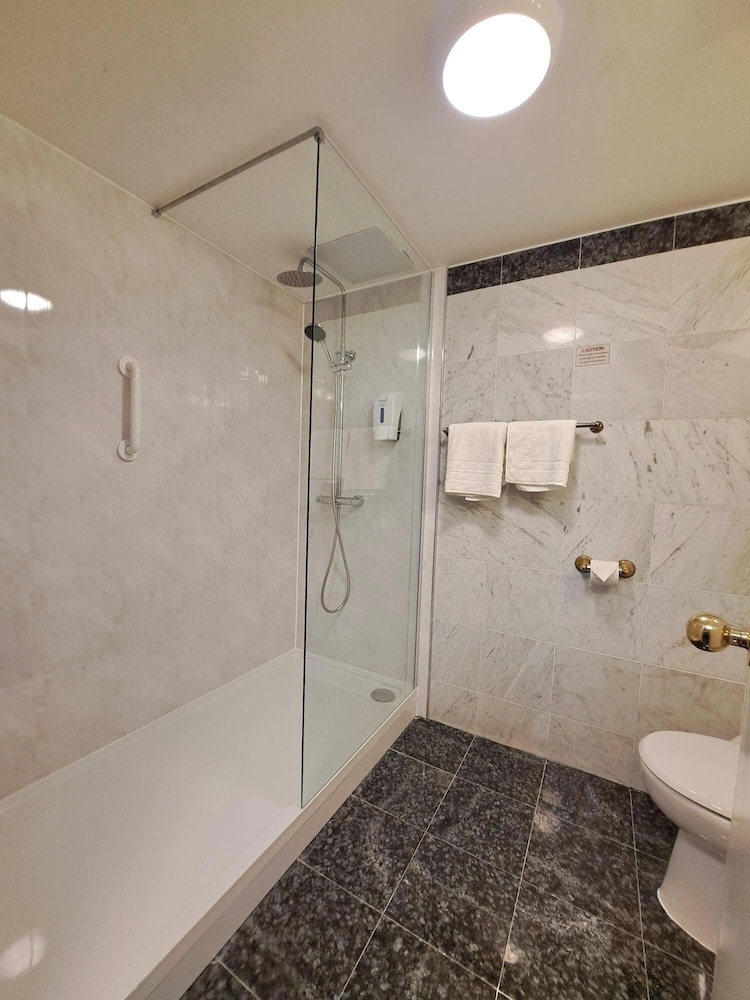 Standard Double Room - Photo 8