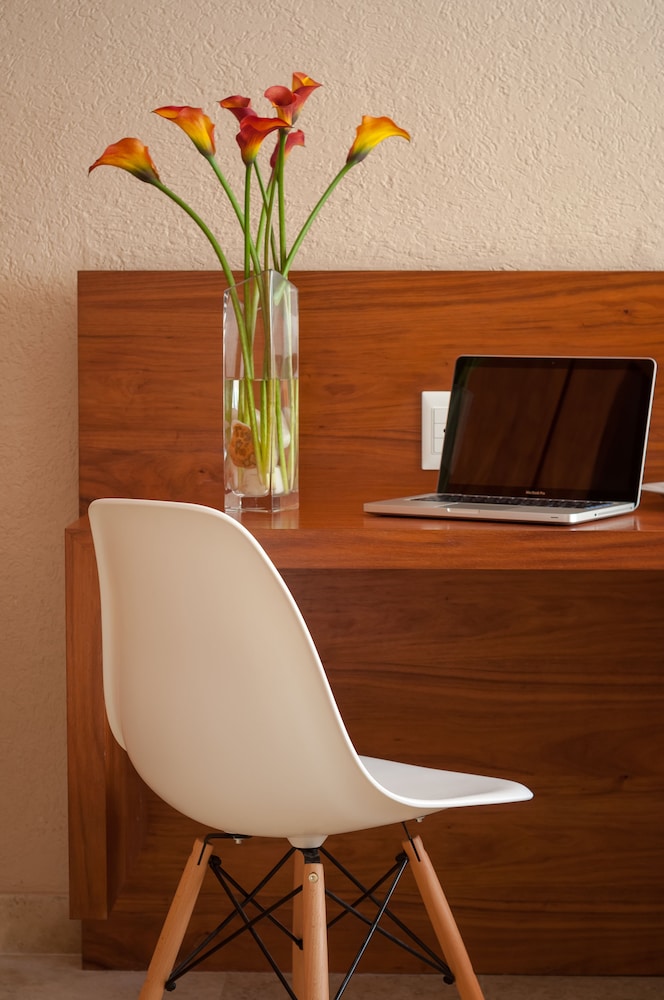 Deluxe Suite (with Jacuzzi)