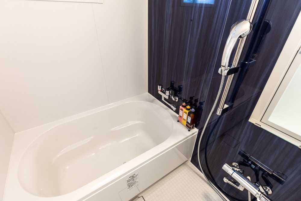 Economy Triple Room - Photo 6