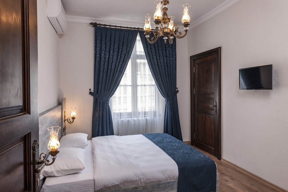 Classic Condo, 1 Queen Bed with Sofa bed photo 1
