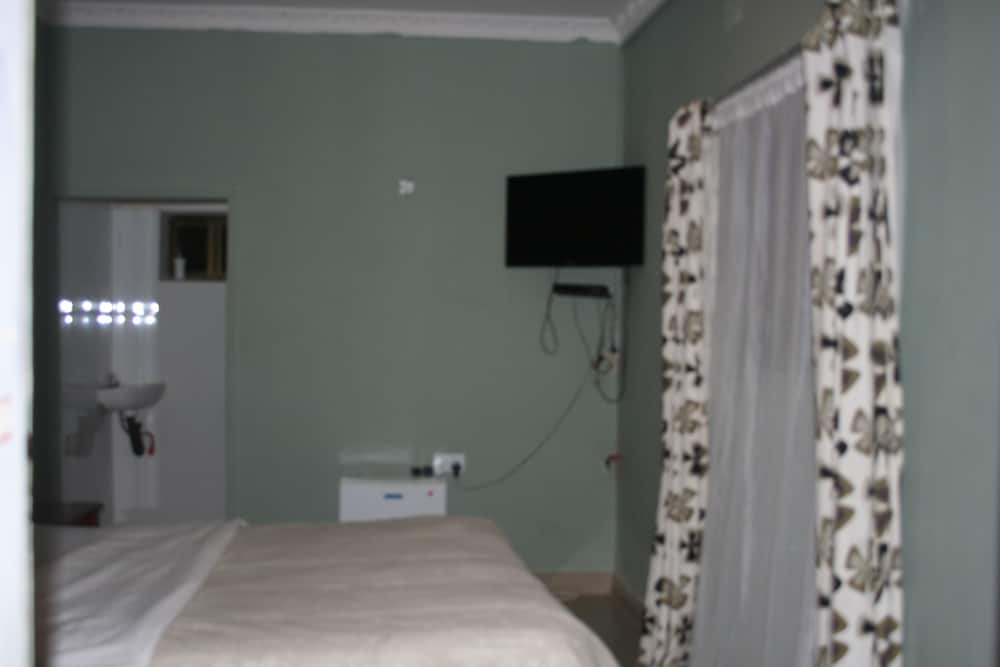 Economy Double Room photo 1