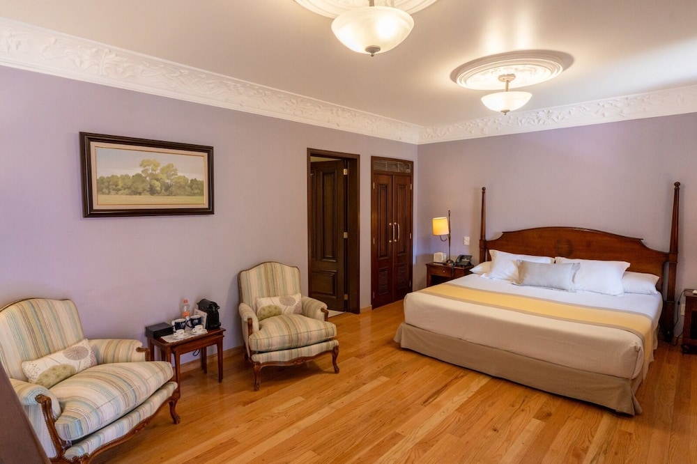 Suite - Photo 2