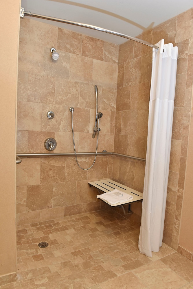 One King Bed, Non-Smoking, Roll In Shower - Photo 5
