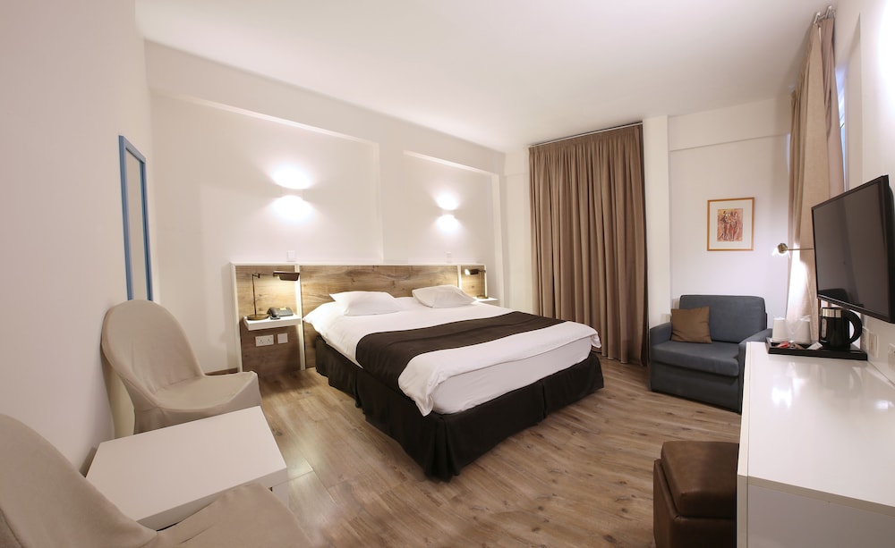Executive Room - Photo 5