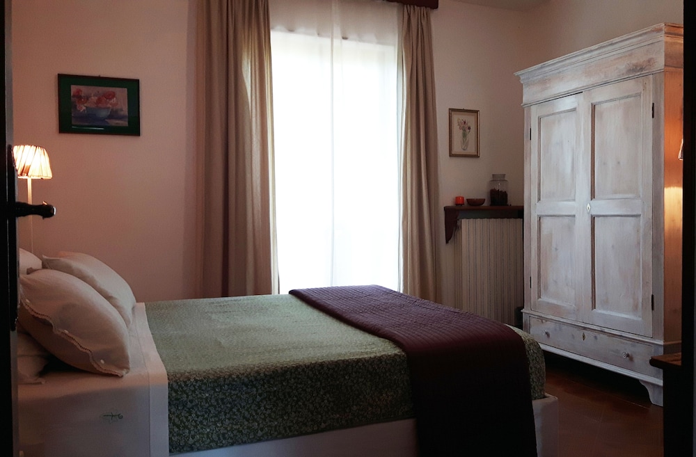Double Room, 1 Queen Bed (Rosa) photo 1