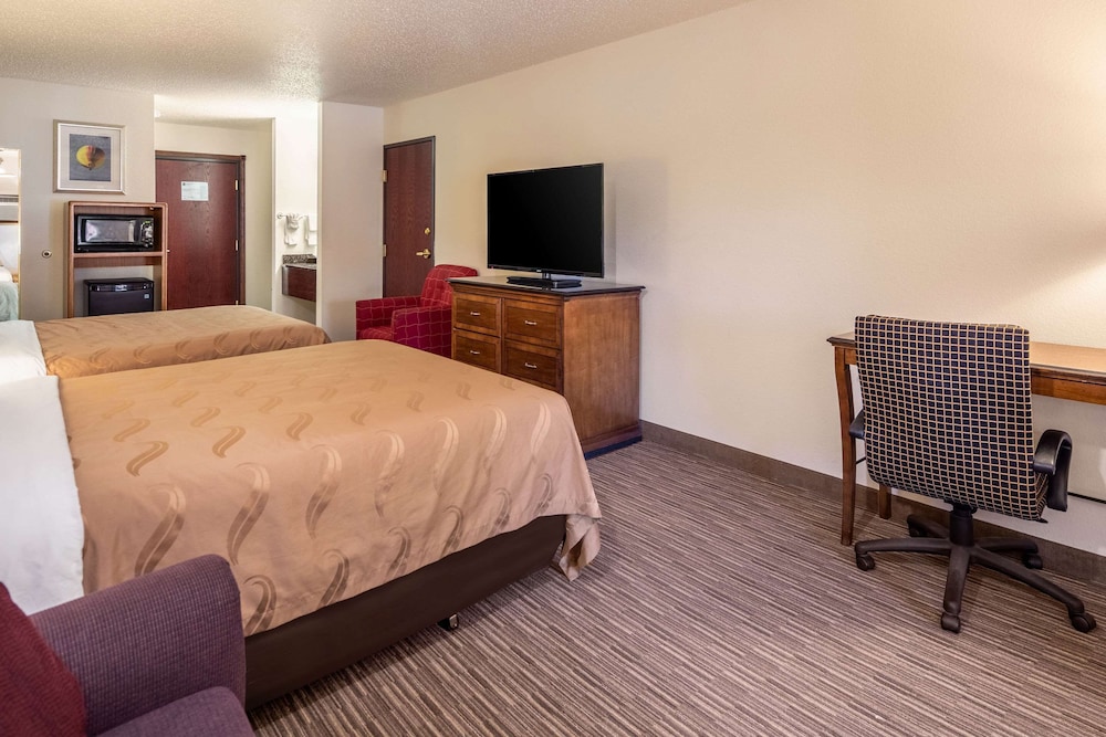 Suite, 2 Queen Beds, Non Smoking photo 2