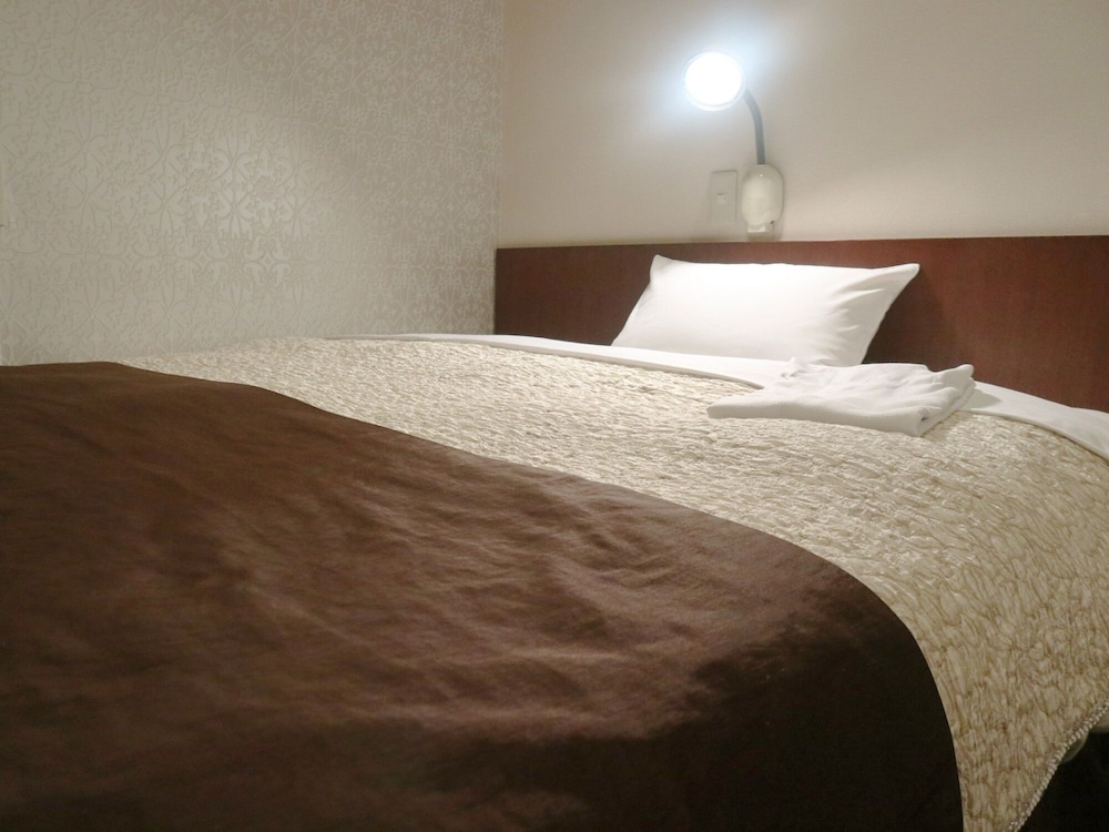 Standard Single Room, 1 Queen Bed, Smoking photo 3
